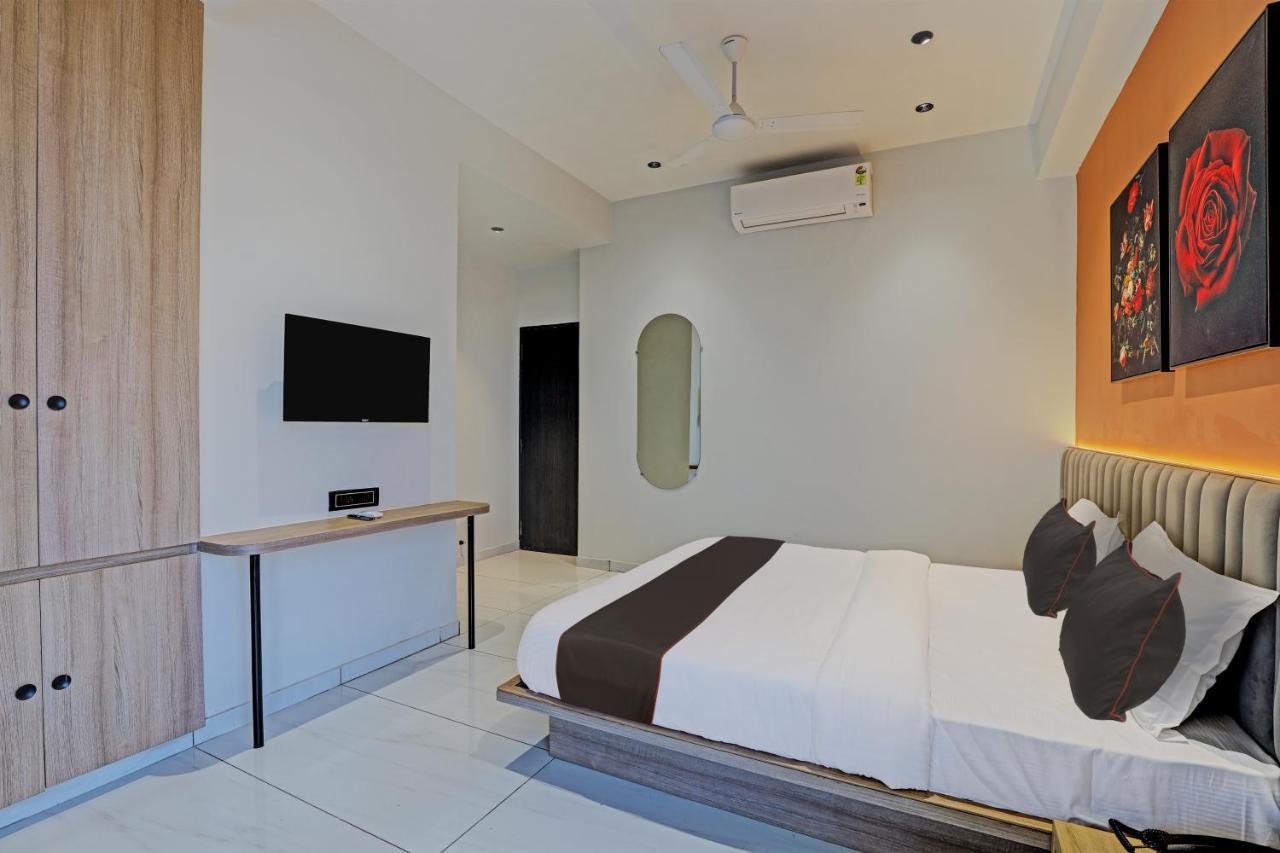 Hotel Lee Platinum Ahmedabad Eksteriør billede