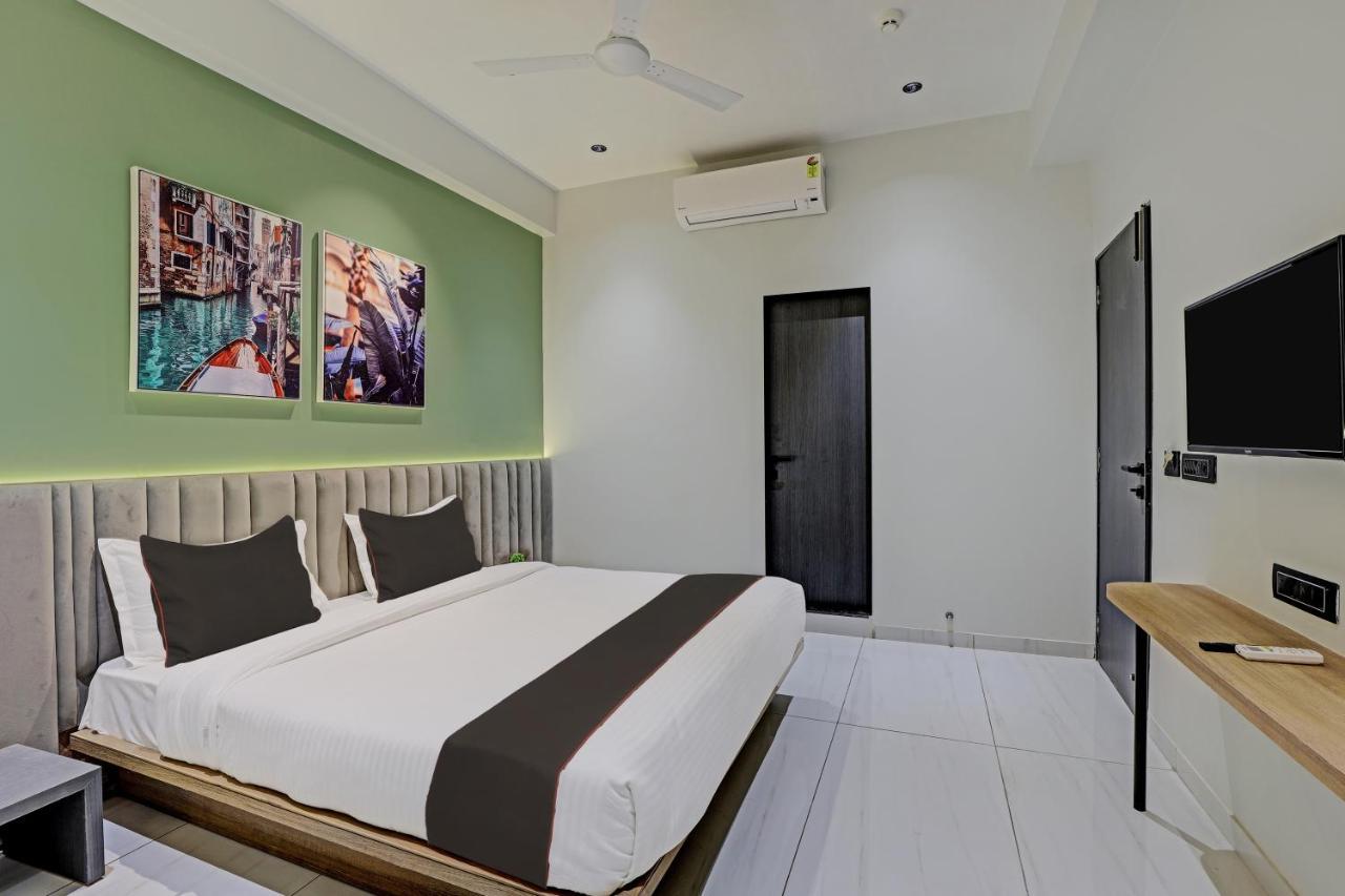 Hotel Lee Platinum Ahmedabad Eksteriør billede